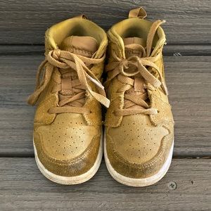 Nike Air Jordan Mid 1 Golden Harvest Sneaker